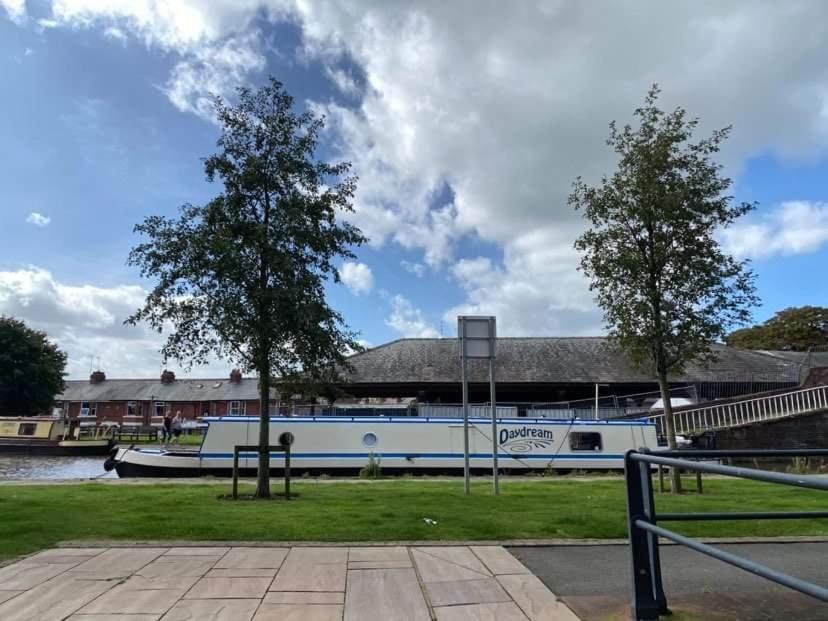 City Centre Chester Waterways Apartment Bagian luar foto