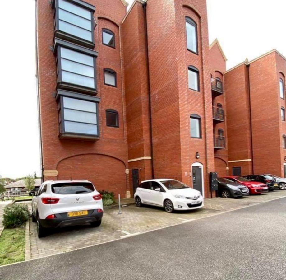 City Centre Chester Waterways Apartment Bagian luar foto