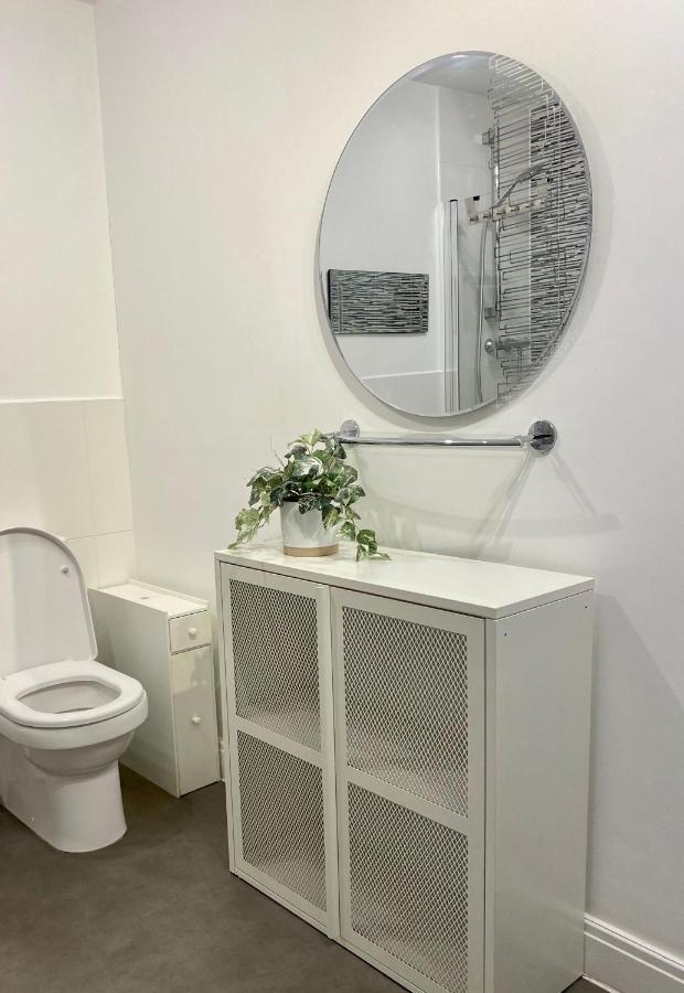 City Centre Chester Waterways Apartment Bagian luar foto